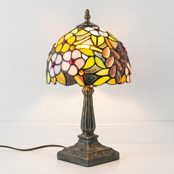 Luminária de Mesa Tiffany Retrô Minimalista Metal Resina Vidro Skudai — ORNE